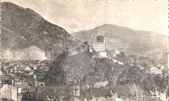 CPA Lourdes Le Chateau Fort et les Monlagnes