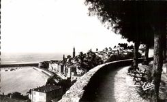CPA Menton La Vieille Ville et le Boulevard de Garavan THe Old tawn and Garavan Boulevard