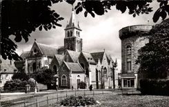 CPA Laval (Mayenne) la catedral y los beucheress de la puerta