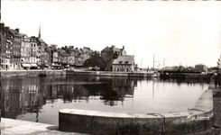 CPA Honfleur Le Bassin en Pleine eau
