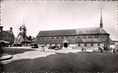 CPA Honfleur La Place Sainte Satherine I'Eglise et son Clocher
