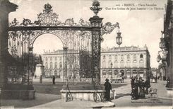 CPA Nancy Place Stanislas Une Des Grilles De Jean Lamour Le Theatre