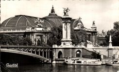 CPA Paris Le Grand Palais et le pont Alexandre III