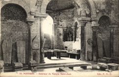 CPA Poitiers Interieur Du Temple Saint Jean