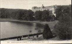 CPA Bagnoles De L'Orne Le Lac Et Le Grand Hotel