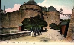CPA Brest La Porte du Chateau Militaria 
