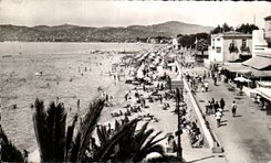 CPA Juan Les Pins La Promenade Et La Plage