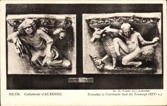 CPA Cathedrale D'Auxerre consoles a l'Extremite Sud du Transept