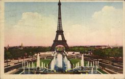 CPA Paris Les Fontaines du Palais de Chaillot et la Tour Effel