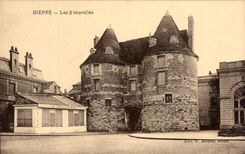 CPA Dieppe Les tourelles Au pavillon bleu 