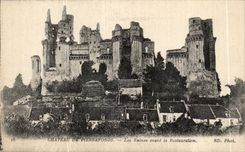 CPA Chateau de Pierrefonds Les Ruines avent la Restauration