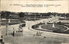 CPA Tours Squares Descartes et Rabelais Le Pont de Pierre La Loire