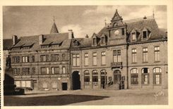 CPA La Douce France Saint Flour La maison consulaire et I'Hotel des Postes