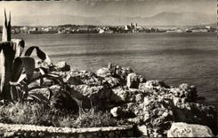 CPA Antibes Echappee sur la Ville vue de 