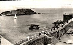 CPA Saint Malo Les Remparts et le Cote