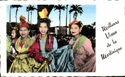 CPA Jeunes files en costume creole Girls in Creole costume at Carnival Martinique