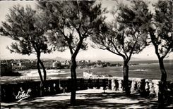 CPA Biarritz Les casinos et les rochers de l'atalaye 