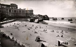 CPA Biarritz La Grande Plage devant le Casino Bellevue The Mani Beach Before t5he Bellevue Casino