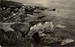 CPA Port Giraud La Roche percee et la cote Sauvage a marree haute
