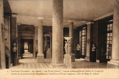 CPA Hall of honor In the Center the Three Graces remarkable basin to the figure of Josephine Busts of Bonaparte and Nap