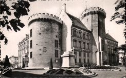 CPA Angouieme Hotel de ville Tour de Avlois 