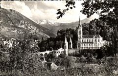 CPA Lourdes La Basilique le Pic du Jer et les Pyrenees