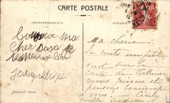 CPA Les Pyrenees Lourdes Malades devant les piscines