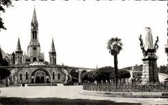 CPA Lourdes the Basilica and the Couronnee Virgin