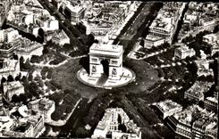 CPA Paris Vue aerienne La Place de L'Etoile et I'Arc de Triomphe