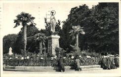 CPA Lourdes the Couronnee Virgin