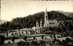 CPA Lourdes the Basilica and the Martyrdom