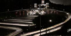 CPA Lourdes La Basiliques Illuminee et la Procession aux Flambeaux