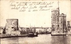 Entrada de CPA La Rochelle del barco portuario