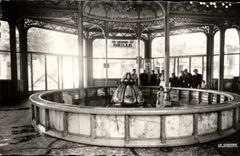 CPA Vichy Reine des Villes d'Eaux Source Grande Grille