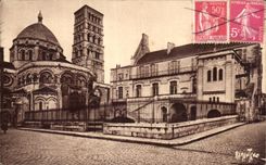 St Pedro y museo viejo de la catedral de CPA Angulema del actullement de Eveche