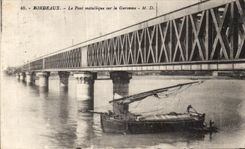 CPA Bordeaux the Metallic bridge on the Garonne Boat