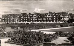 CPA Deauville la Plage Fleurie Le Normandy Hotel et Les jardins