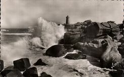 CPA Ploumanach La Tempete a I'assaut du Phare Lighthouse