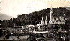 CPA Lourdes the basilica and the Martyrdom