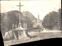 CPA Lourdes Breton Clavaire And the Basilica