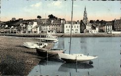 CPA Binic Vue of the quays has high tide Boats