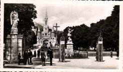 CPSM Lourdes the Basilica St Michel and the Esplanade