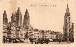 CPA Tournai La Grand Place et le Beffroi