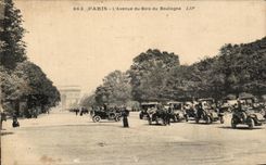 CPA Paris L'Avenue du Bois du Boulogne Automobiles Arc de Triomphe 