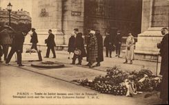 CPA Paris Tombe du Soldat Inconnu sous l'Arc de Triomphe 