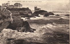 CPA Biarritz effel de vagues au port vieux