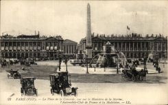 CPA Paris La Place de la Concorde vue sur le Ministere de la Marine I'Automobile Club 