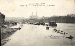 CPA La Crue De La Seine Paris Les travaux du Pont des Invalides Le Trocadero Inondations 