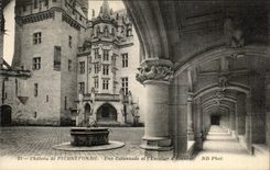 CPA Chateau de Pierrefonds Une Colonnade et I'Escalier d'honneur