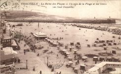 CPA Trouville La Reine des Plages Un coin de la Plage et les Jetees